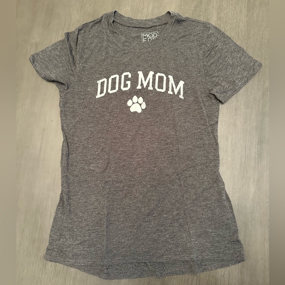 “Dog mom” tshirt